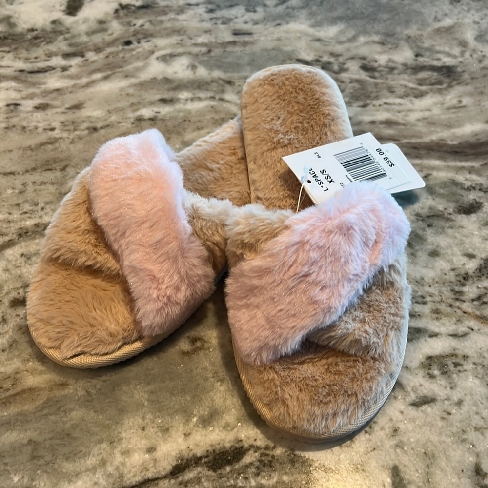 L*Space XS/S (6-7) Cloud Fur Slippers Beige and Pink Cozy Soft Open Toe MSRP 59